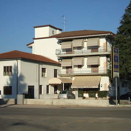 Hotel Ristorante Da Gianni Bovolone Exteriör bild
